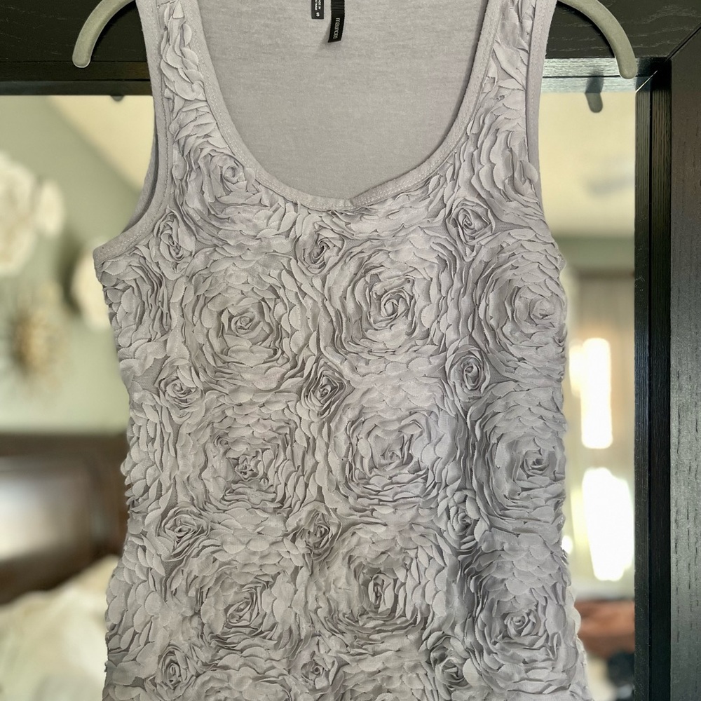 Gorgeous floral application top size S